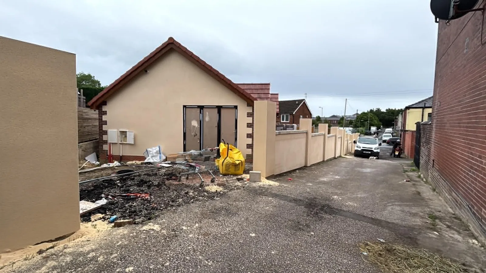 Newly rendered garden walls and bungalow gable in a cream finish